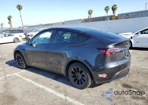2024 Tesla Model Y z USA, uszkodzony, nr VIN 7SAYGDED5RF054851